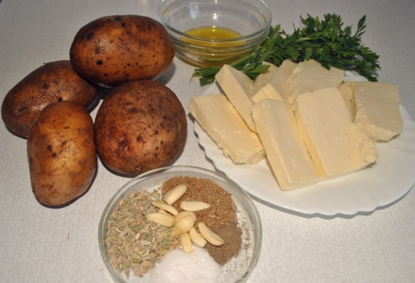 Ингредиенты для запеченного картофеля с брынзой